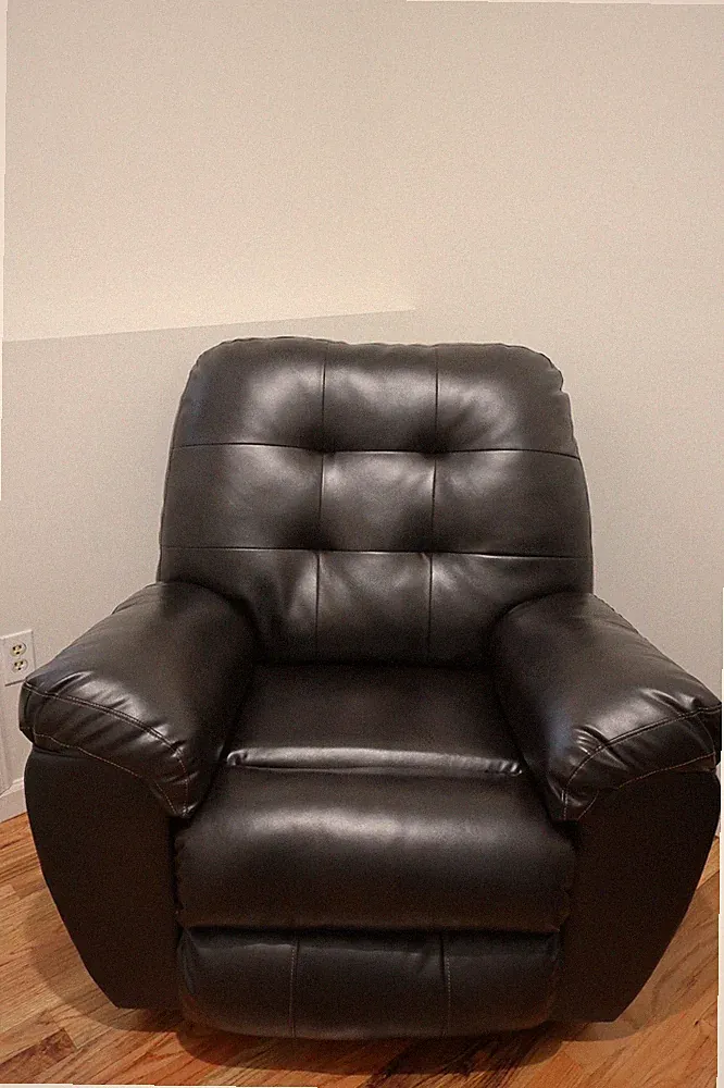 barely used very comfortable recliner great condition