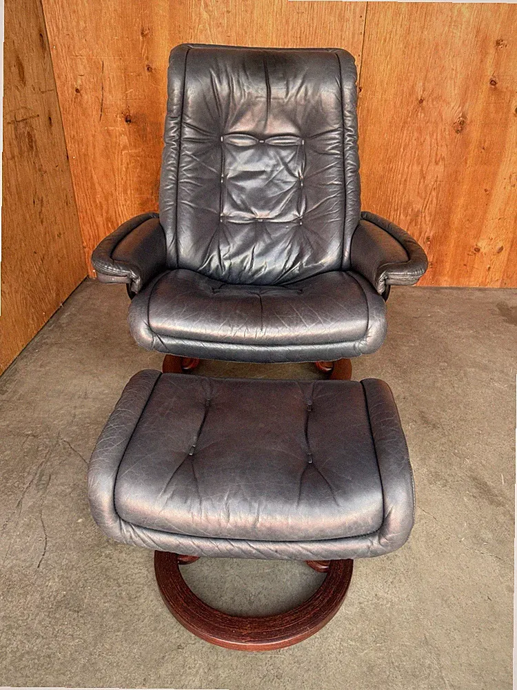 Ekornes Stressless Large Royal Leather Recliner and Ottoman Scandinavian MCM GUC